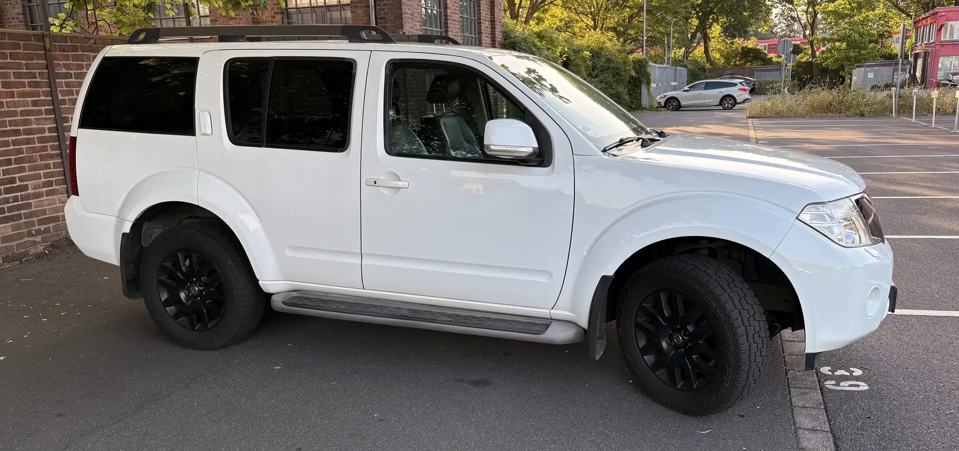 Nissan Pathfinder 2.5 dCi Aut. LE Weiß - 2