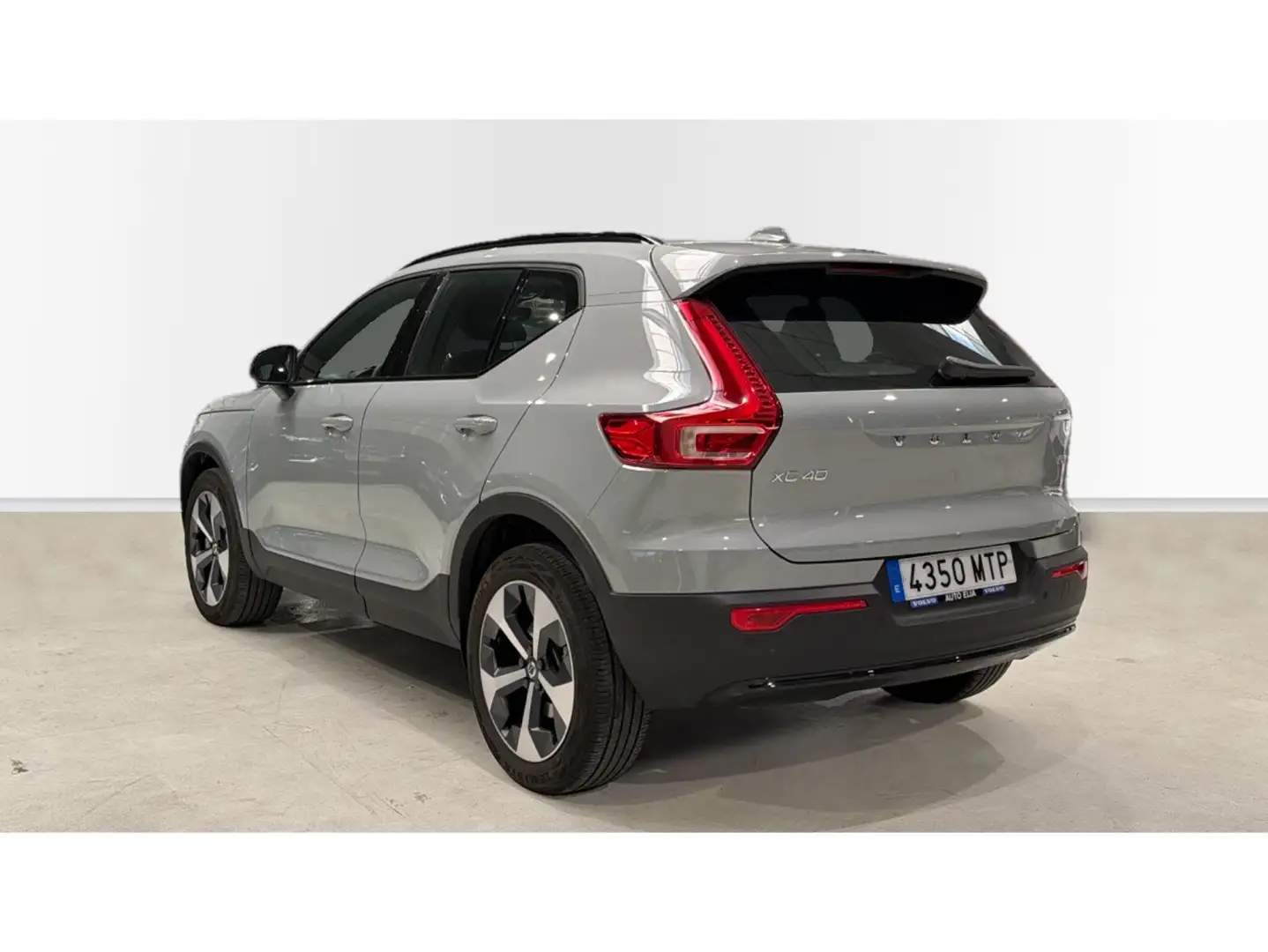 Volvo XC40 B3 Ultra Aut. Plateado - 2