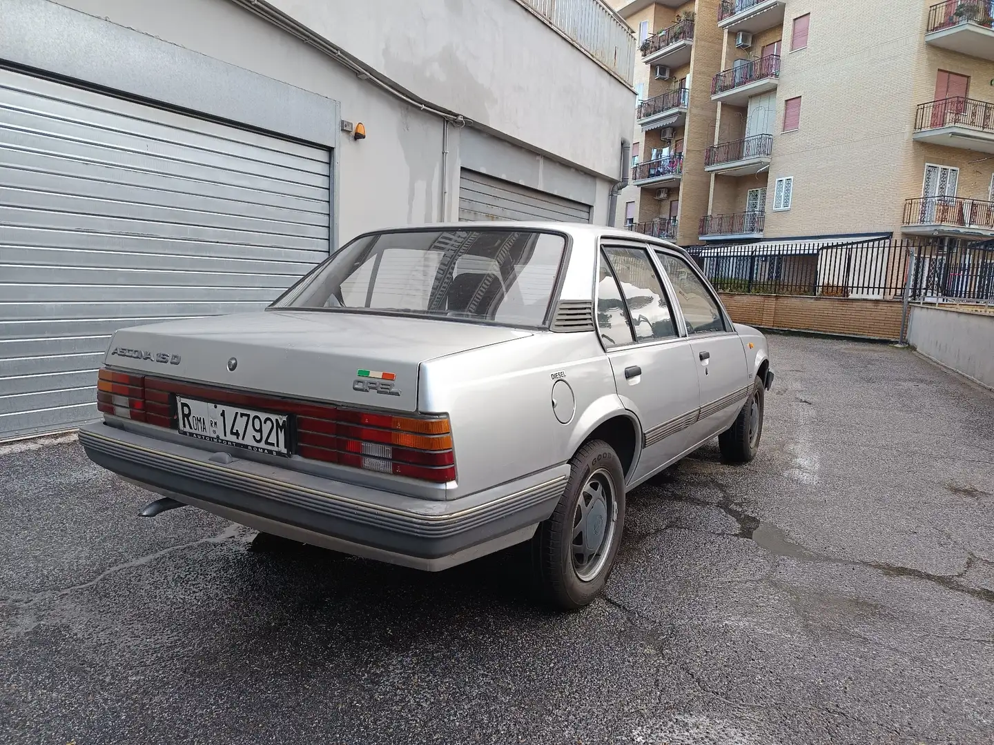 Opel Ascona 4p 1.6d LS 5m - 2