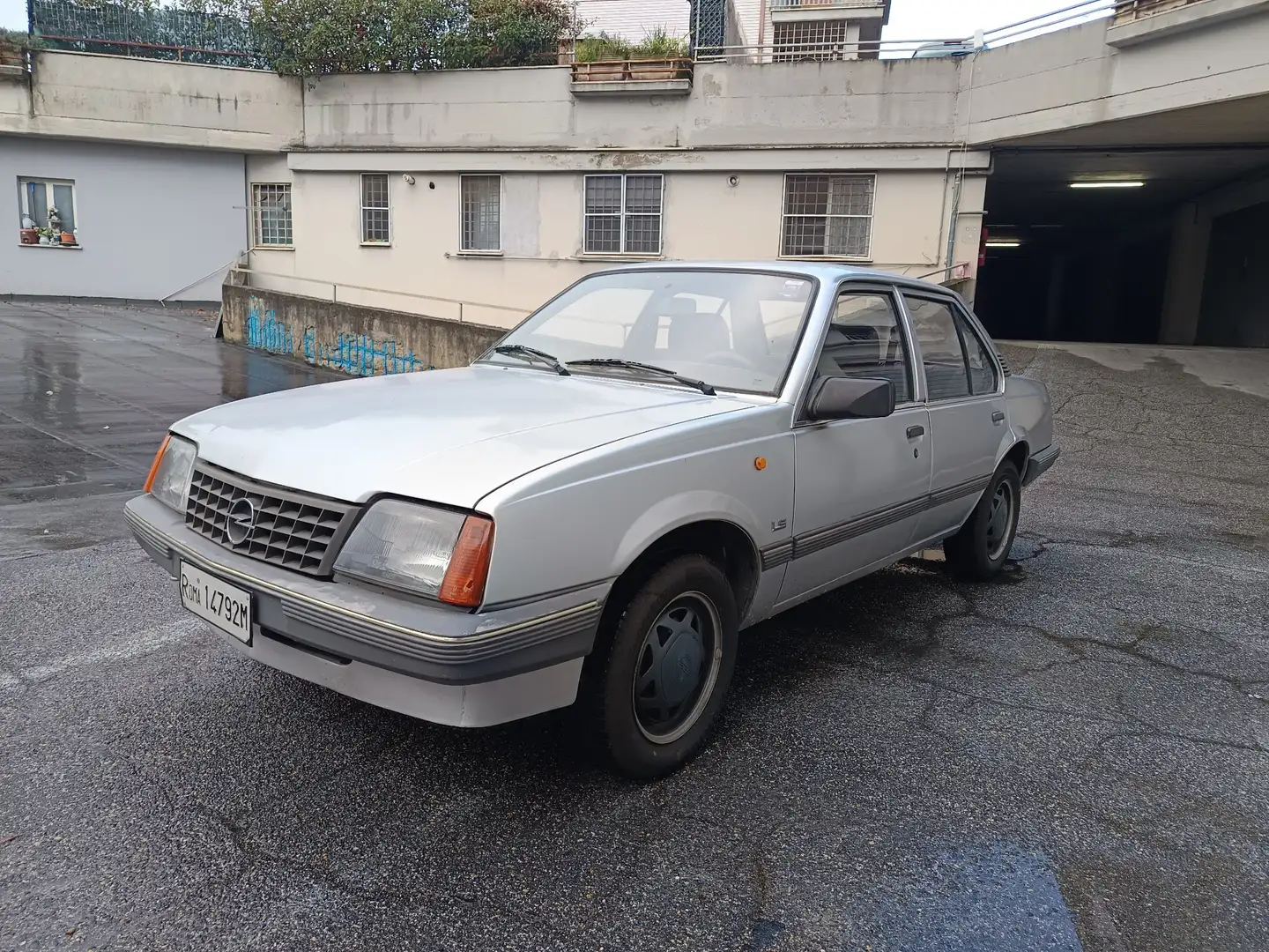 Opel Ascona 4p 1.6d LS 5m - 1