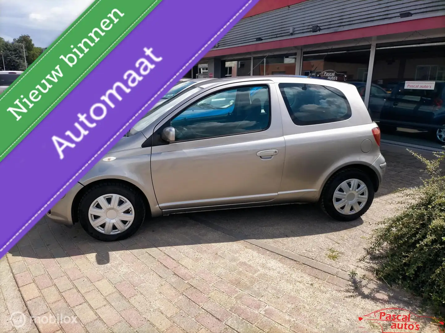 Toyota Yaris 1.3 VVT-i Sol Automaat Gris - 2