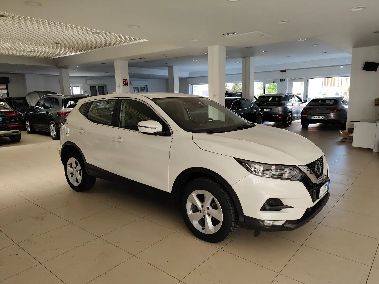 Nissan Qashqai 1.3 DIG-T 140cv Cruise Navi Cerchi 17 Retrocamera Wit - 2
