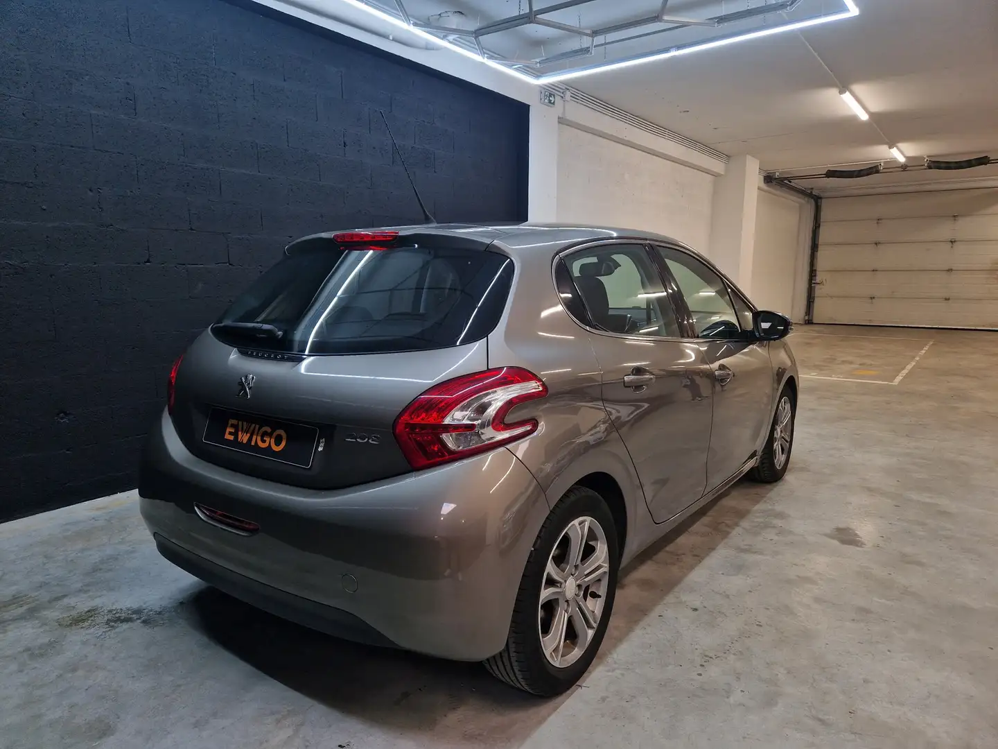Peugeot 208 1.4 VTI 95 Féline Clim, Entretien suivi - 2