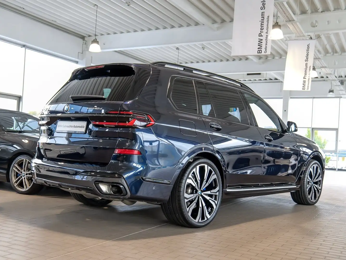 BMW X7 xDrive40d M-Sport Pro B&W SkyLounge 23Zoll Schwarz - 2