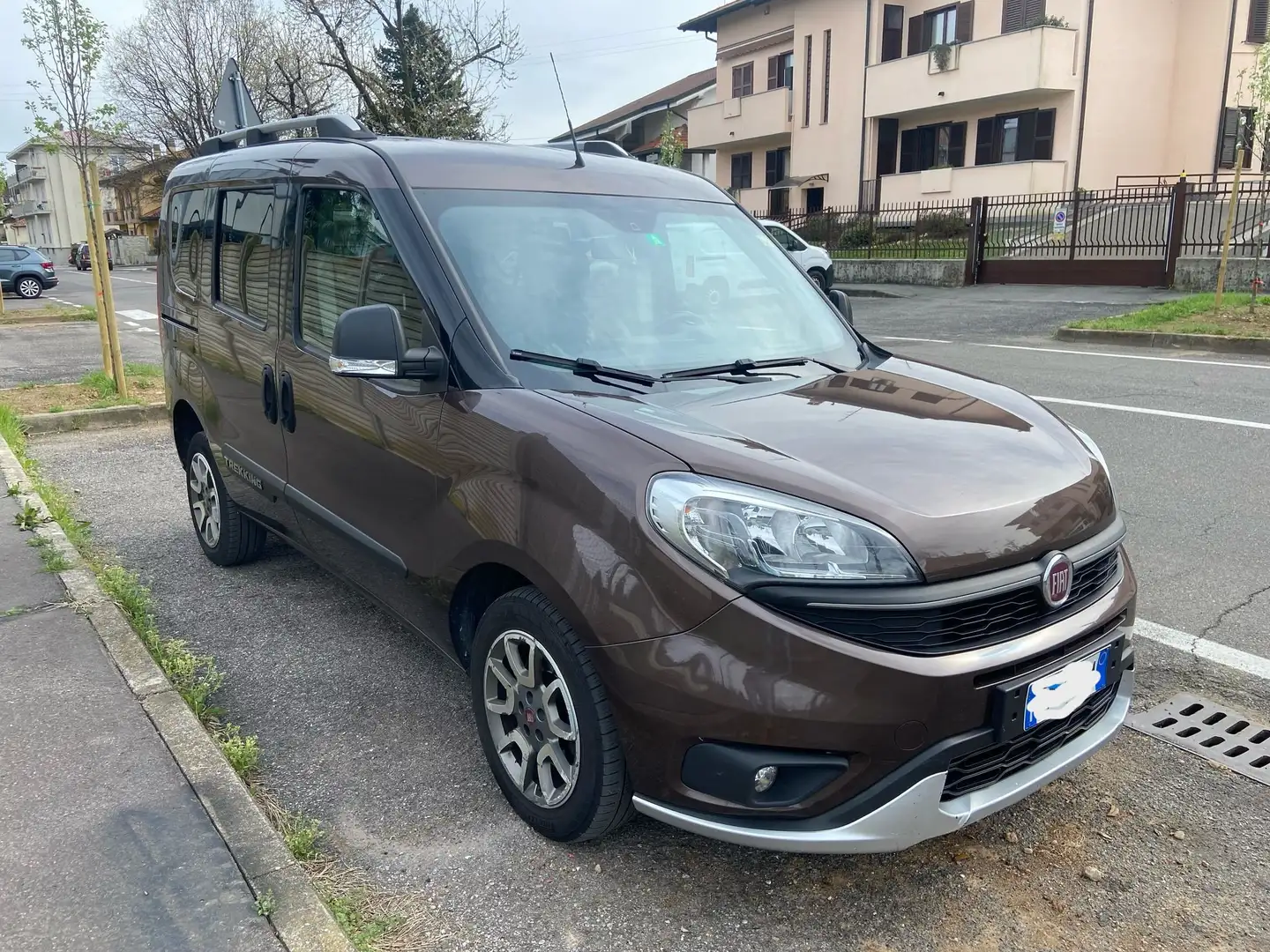 Fiat Doblo trekking 1.6 120 cv Bronze - 1