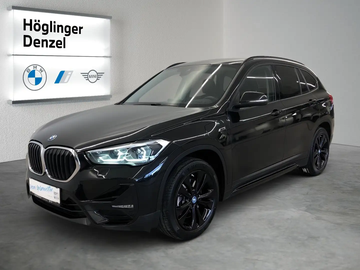 BMW X1 xDrive25e Schwarz - 2