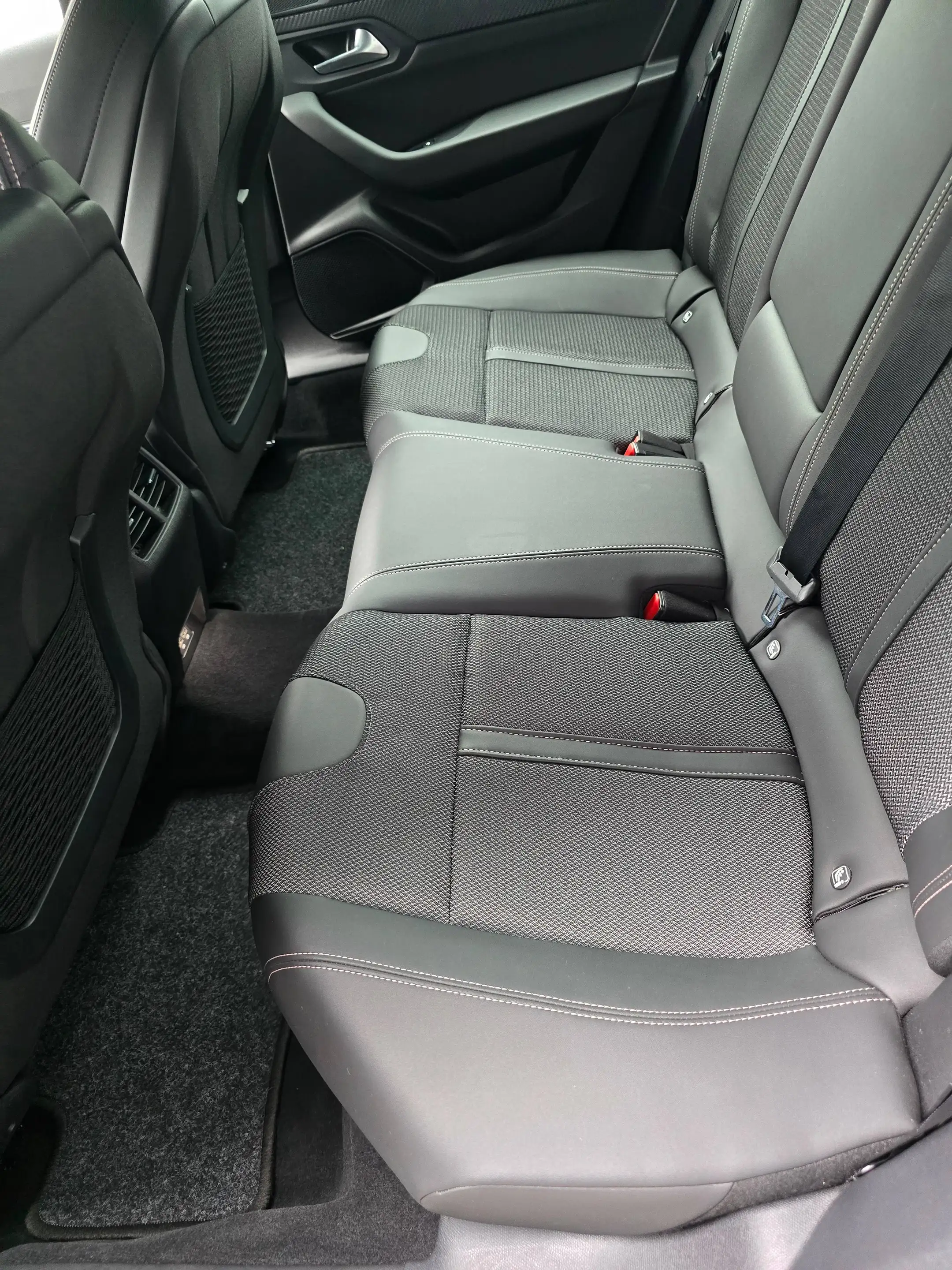 Peugeot 508 508 SW SW PureTech 130 EAT8 Allure — photo 8