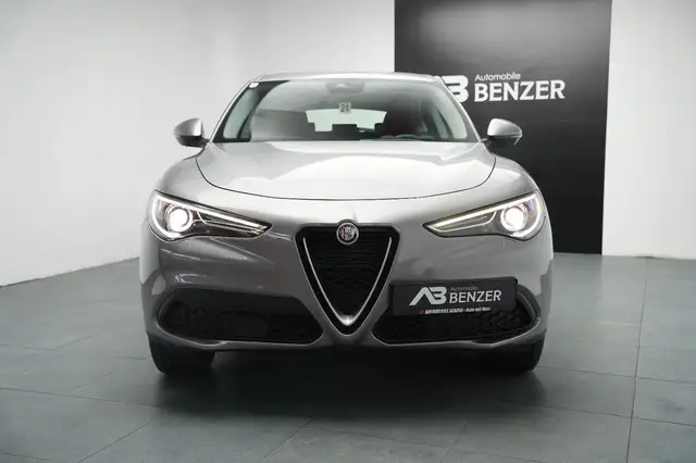 Alfa Romeo Stelvio view 3
