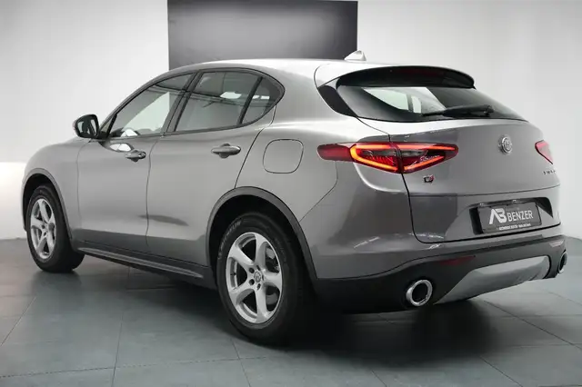 Alfa Romeo Stelvio view 7