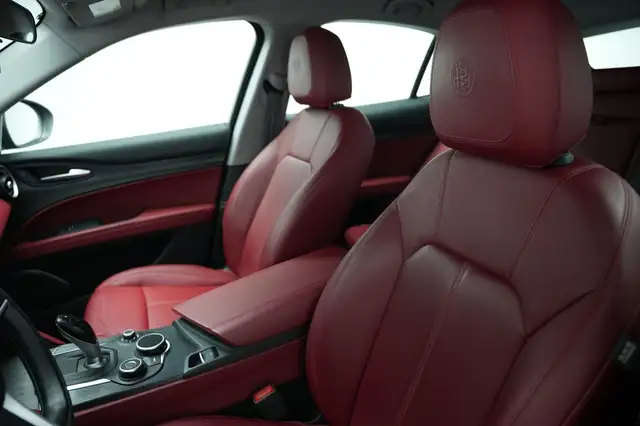 Alfa Romeo Stelvio view 13