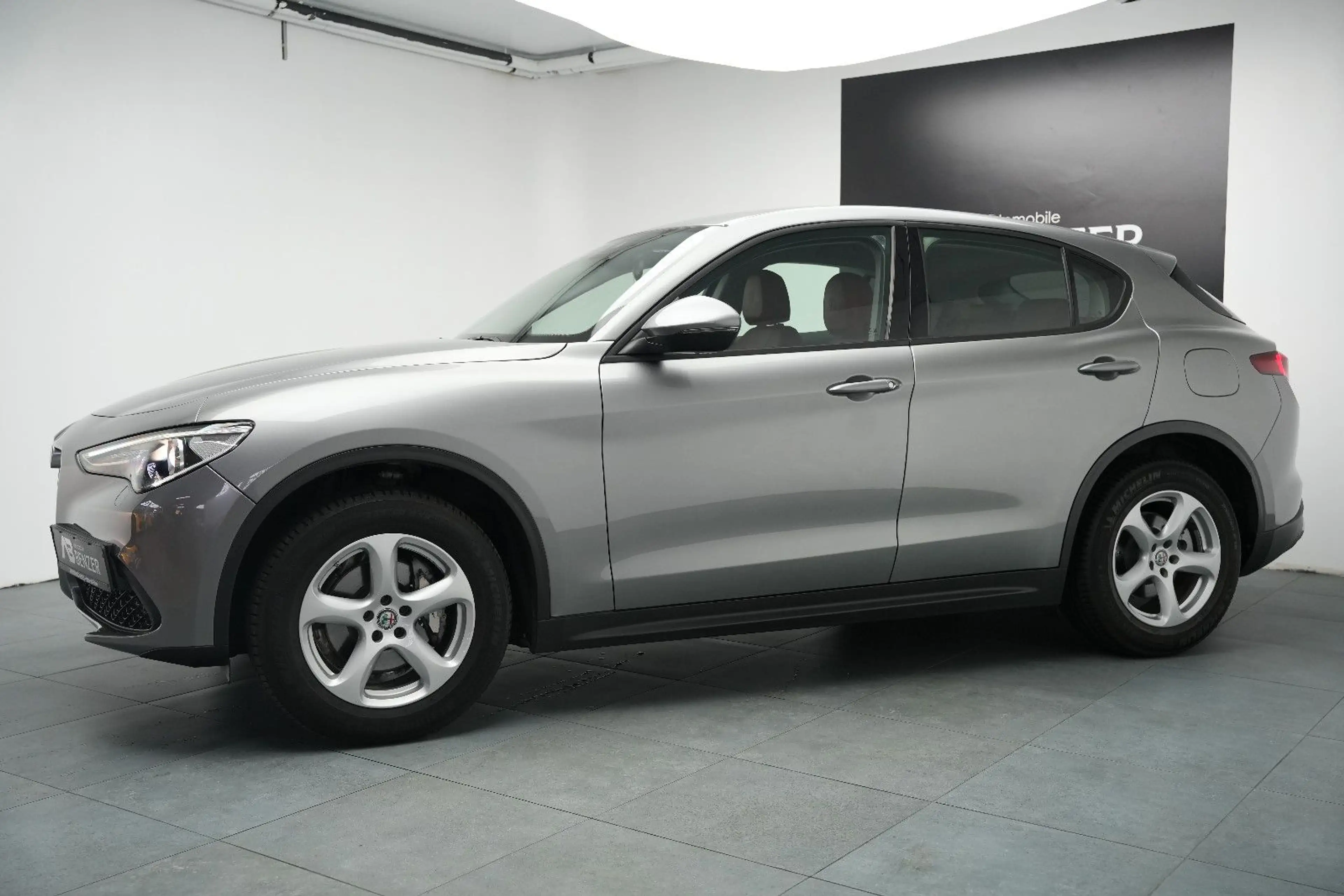 Alfa Romeo Stelvio Super Q4/BI-XENON/PDC/AUTOMATIK/SPURHALT — photo 6