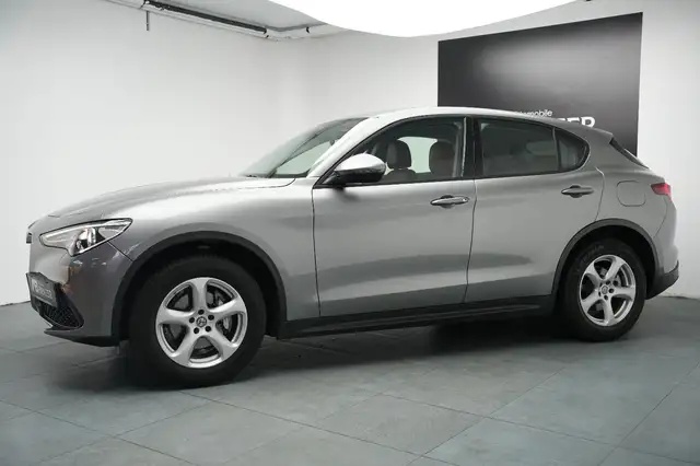 Alfa Romeo Stelvio view 6