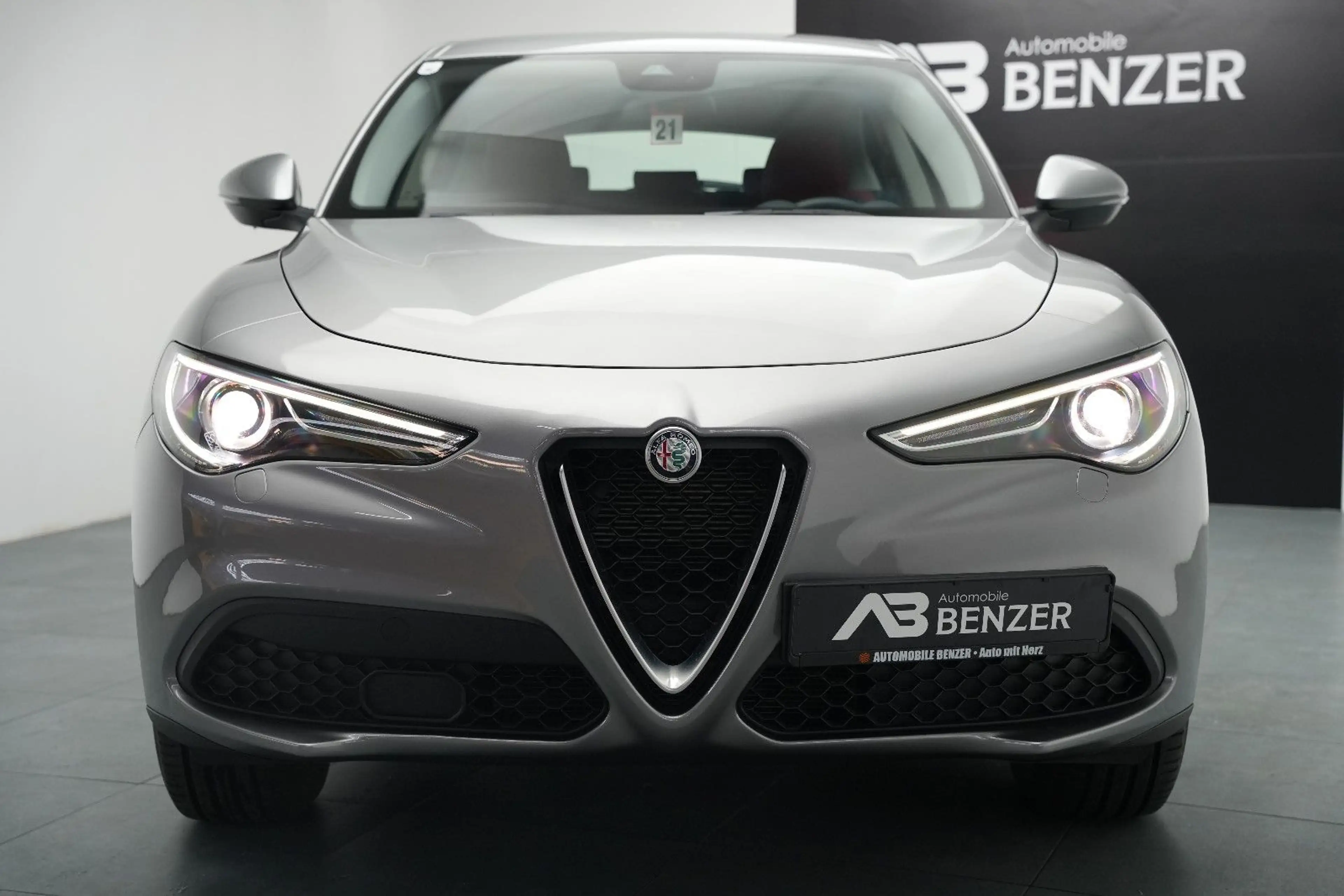 Alfa Romeo Stelvio Super Q4/BI-XENON/PDC/AUTOMATIK/SPURHALT — photo 2