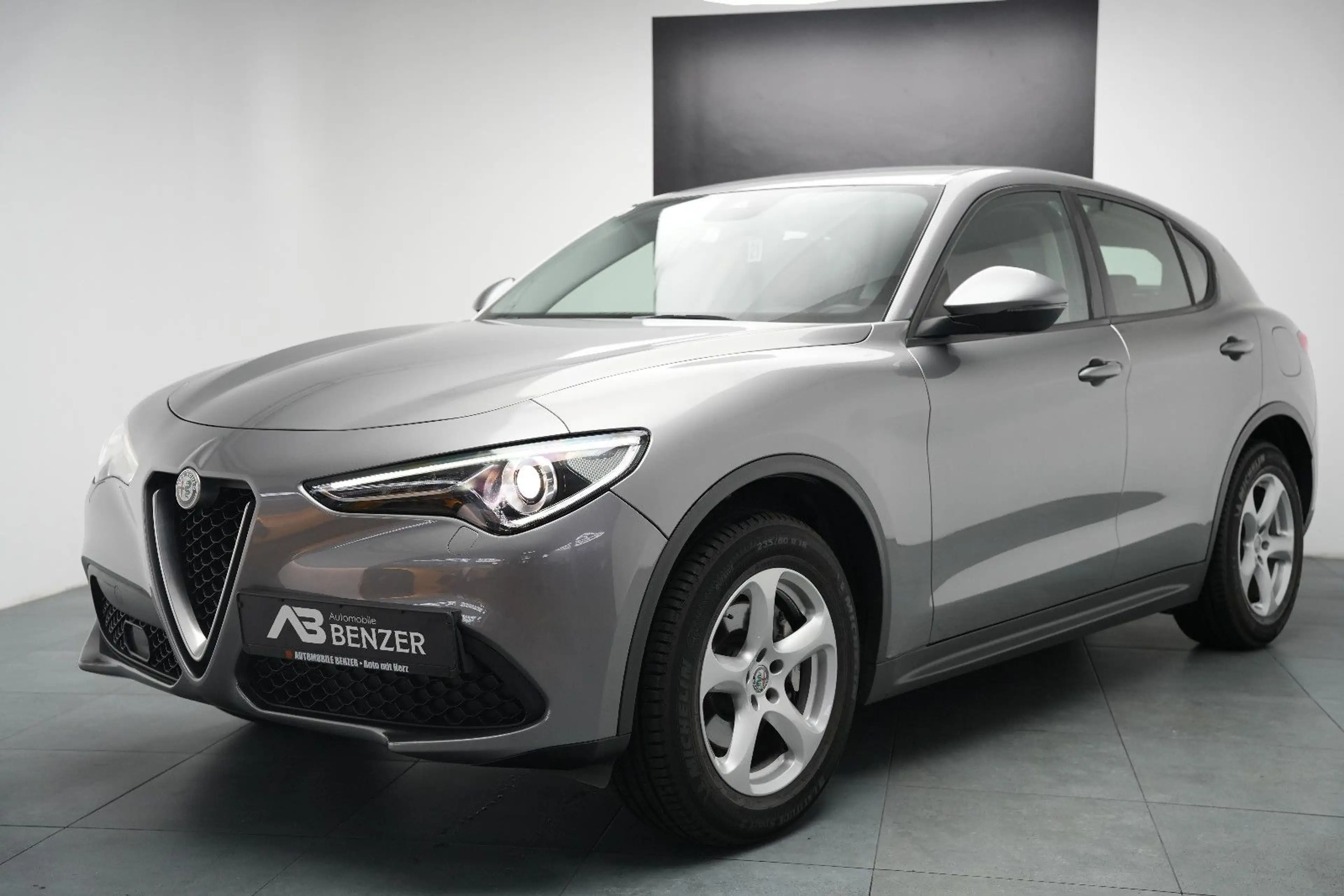 Alfa Romeo Stelvio Super Q4/BI-XENON/PDC/AUTOMATIK/SPURHALT — photo 4