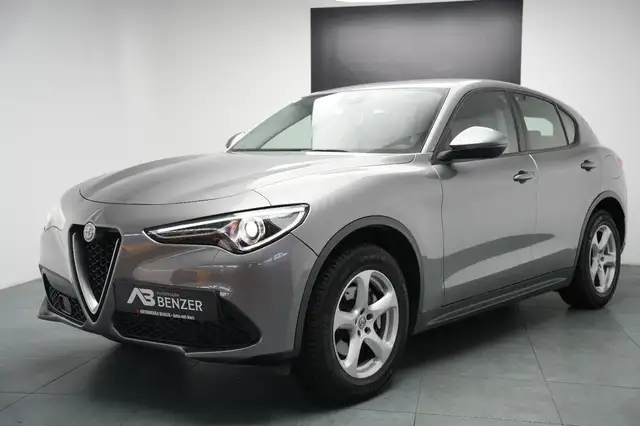 Alfa Romeo Stelvio view 4