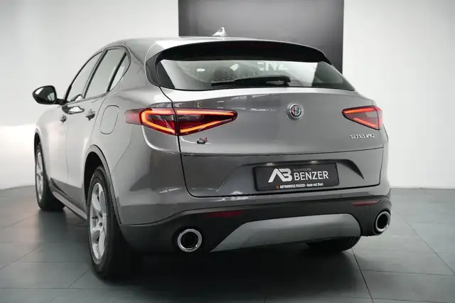 Alfa Romeo Stelvio view 8
