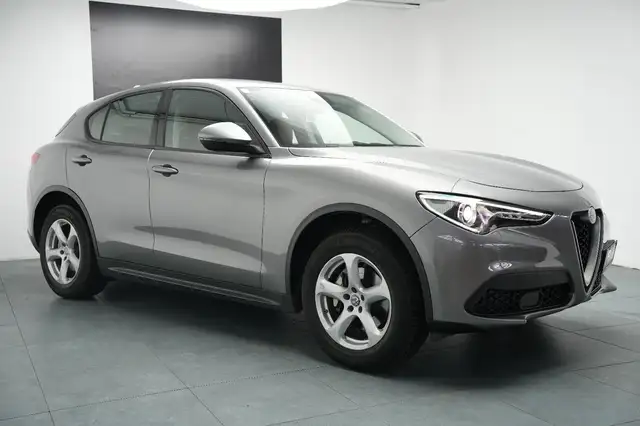 Alfa Romeo Stelvio view 5