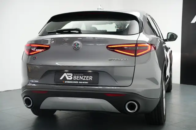 Alfa Romeo Stelvio view 9