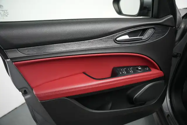 Alfa Romeo Stelvio view 10