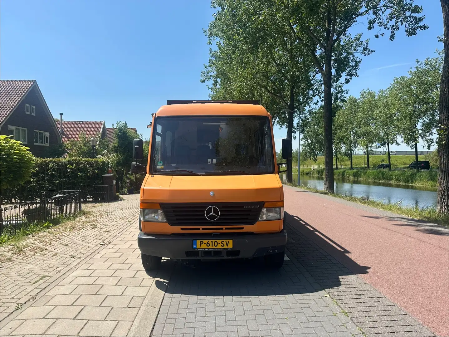 Mercedes-Benz Vario 814 D Camper Off-Grid Orange - 2