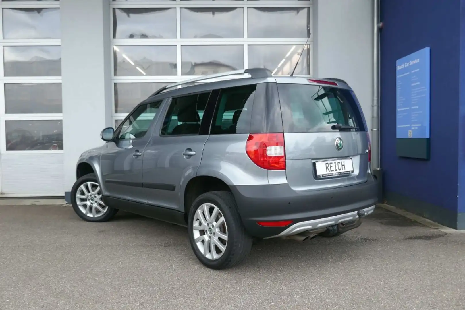 Skoda Yeti 2.0 TDI 4x4 Ambition PLUS EDITION AHK Gris - 2