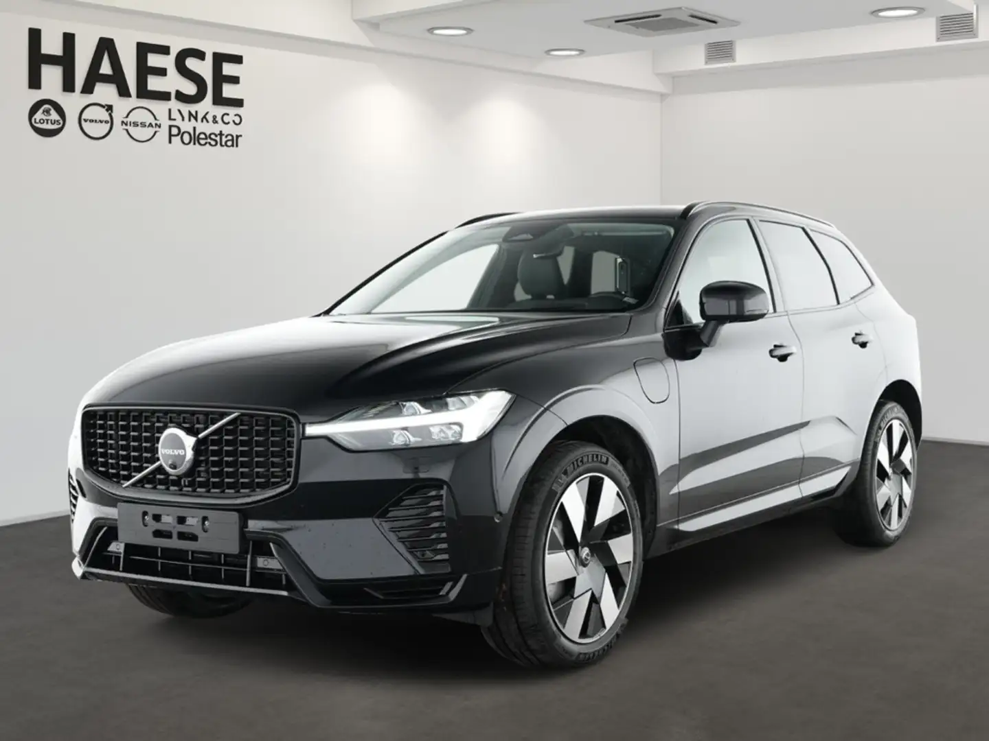 Volvo XC60 T8 Plus Dark Recharge Plug-In Hybrid AWD el.AHK HU Schwarz - 1