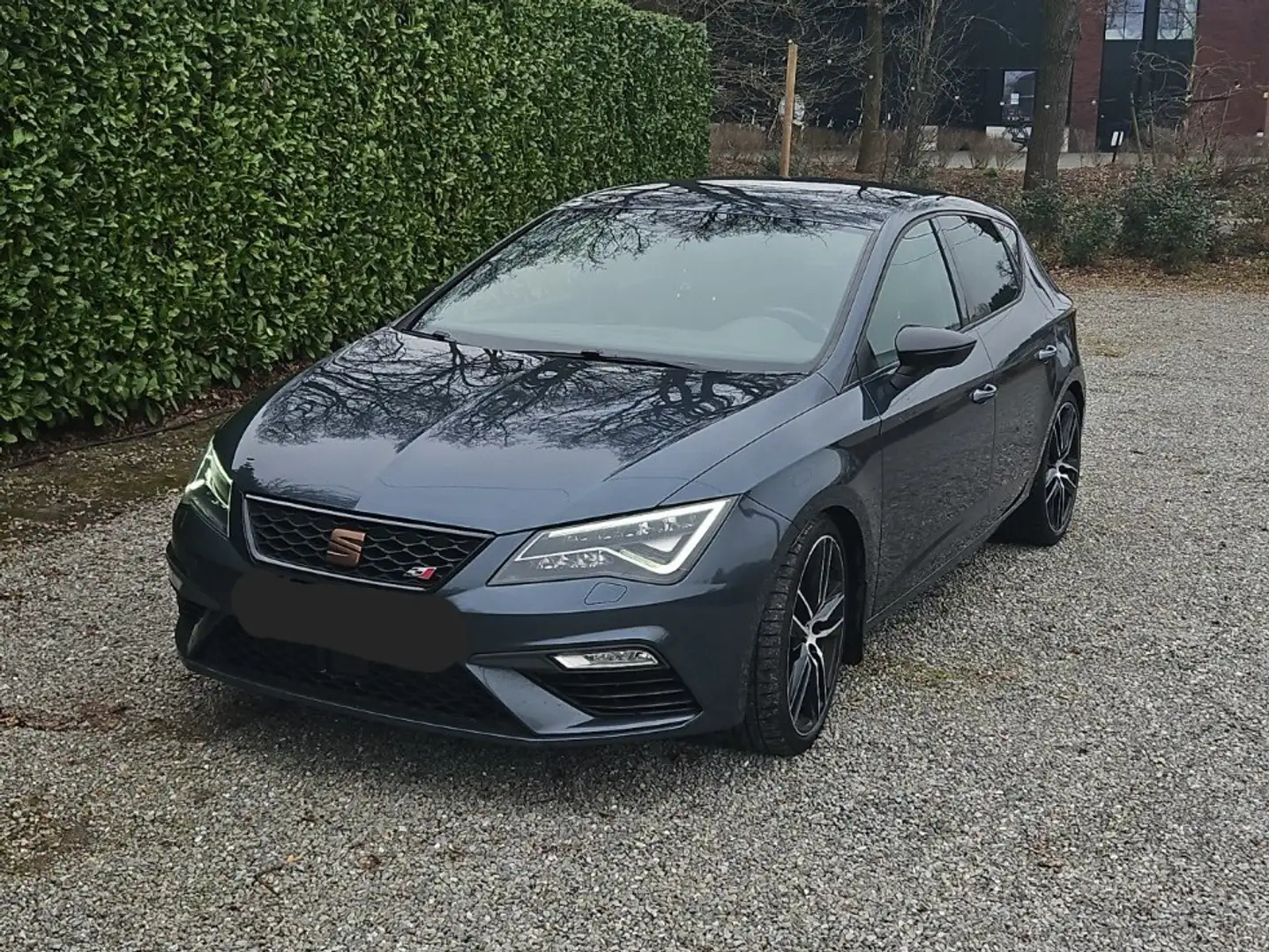 SEAT Leon 2.0 TSI OPF DSG Cupra Grijs - 2
