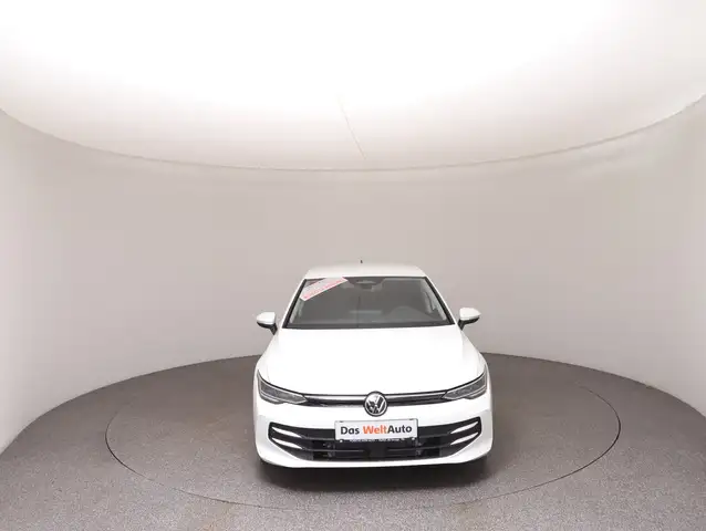 Volkswagen Golf view 3