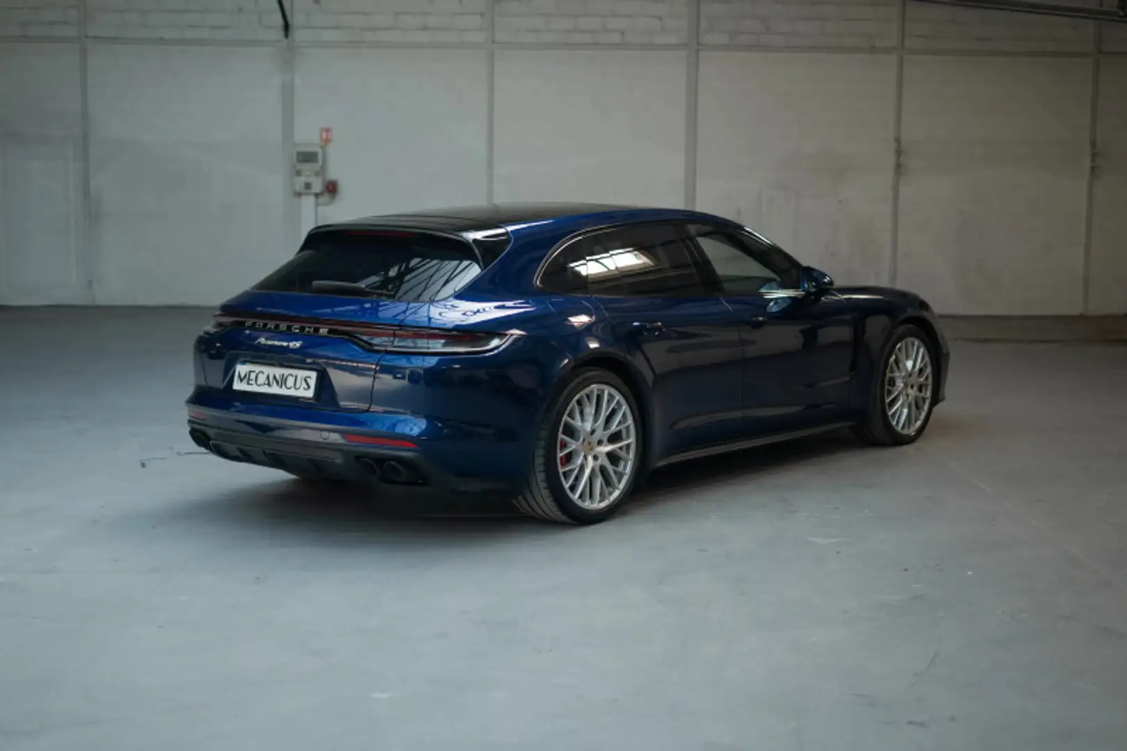 Porsche Panamera (971) 4S E-Hybrid *Sport Turismo/Bleu Gentiane* Bleu - 2