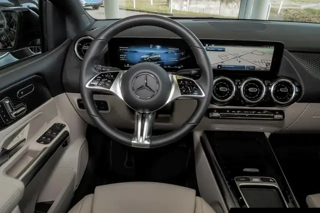 Mercedes-Benz B-Class view 12