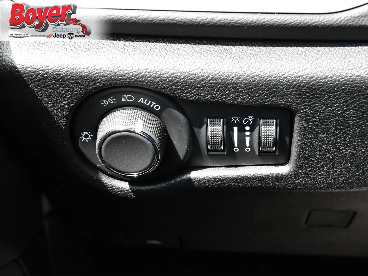 Chrysler Grand Caravan снимка Chrysler Grand Caravan