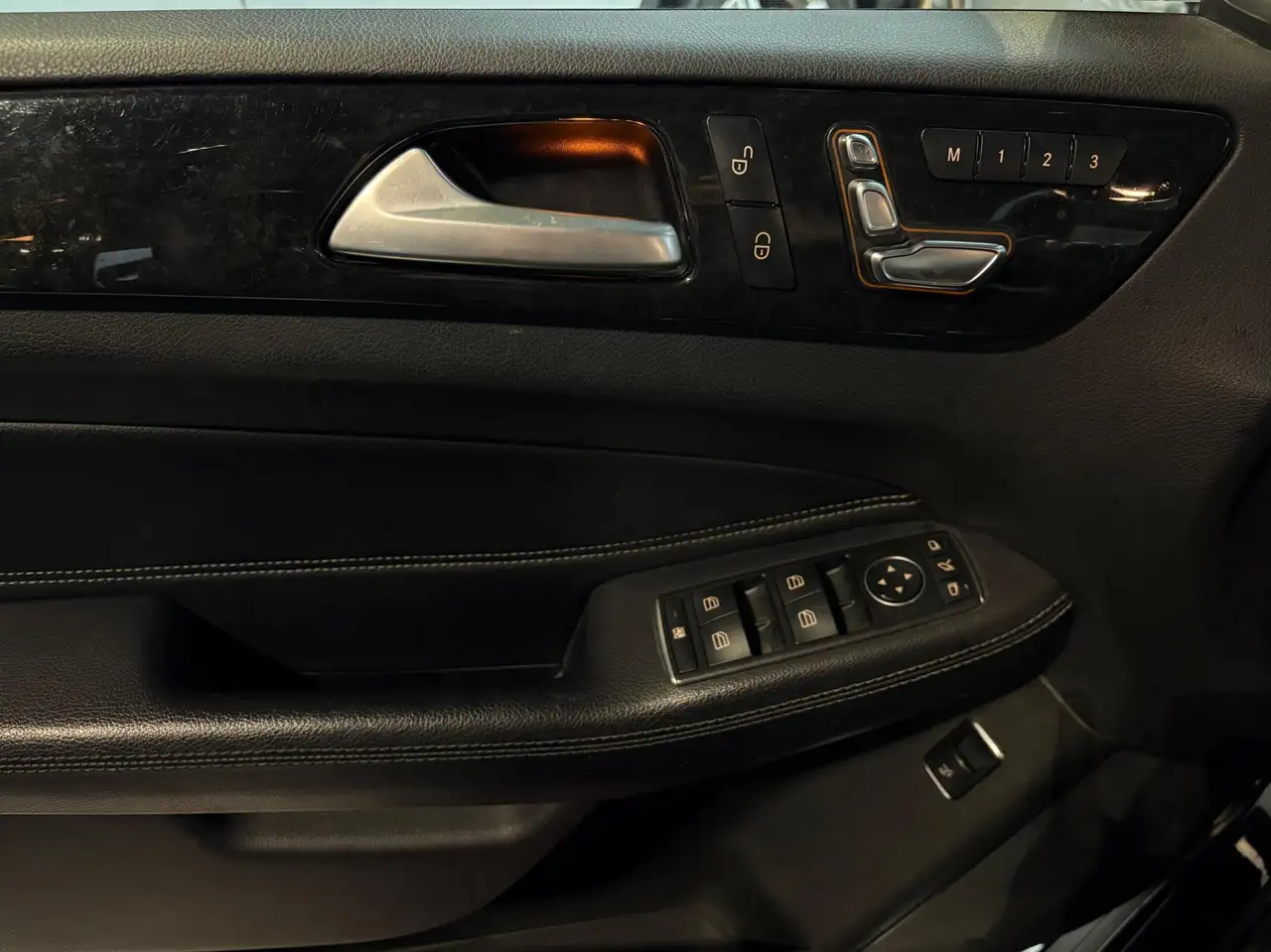 Mercedes-Benz GLE снимка Mercedes-Benz GLE
