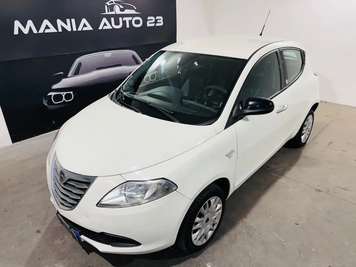 Lancia Ypsilon Ypsilon III 0.9 t.air Elefantino ecochic*GPL* 80cv Blanc - 2