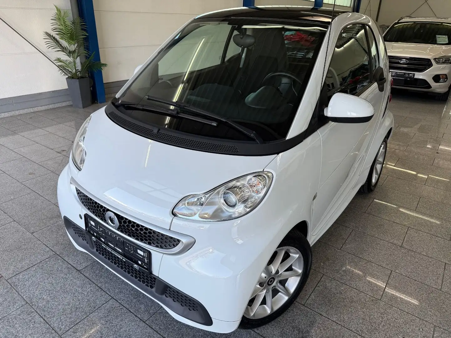 smart forTwo *AUTOMATIK*PANO*NAVI*SHZ*SERVO*PASSION*EU5 Weiß - 1