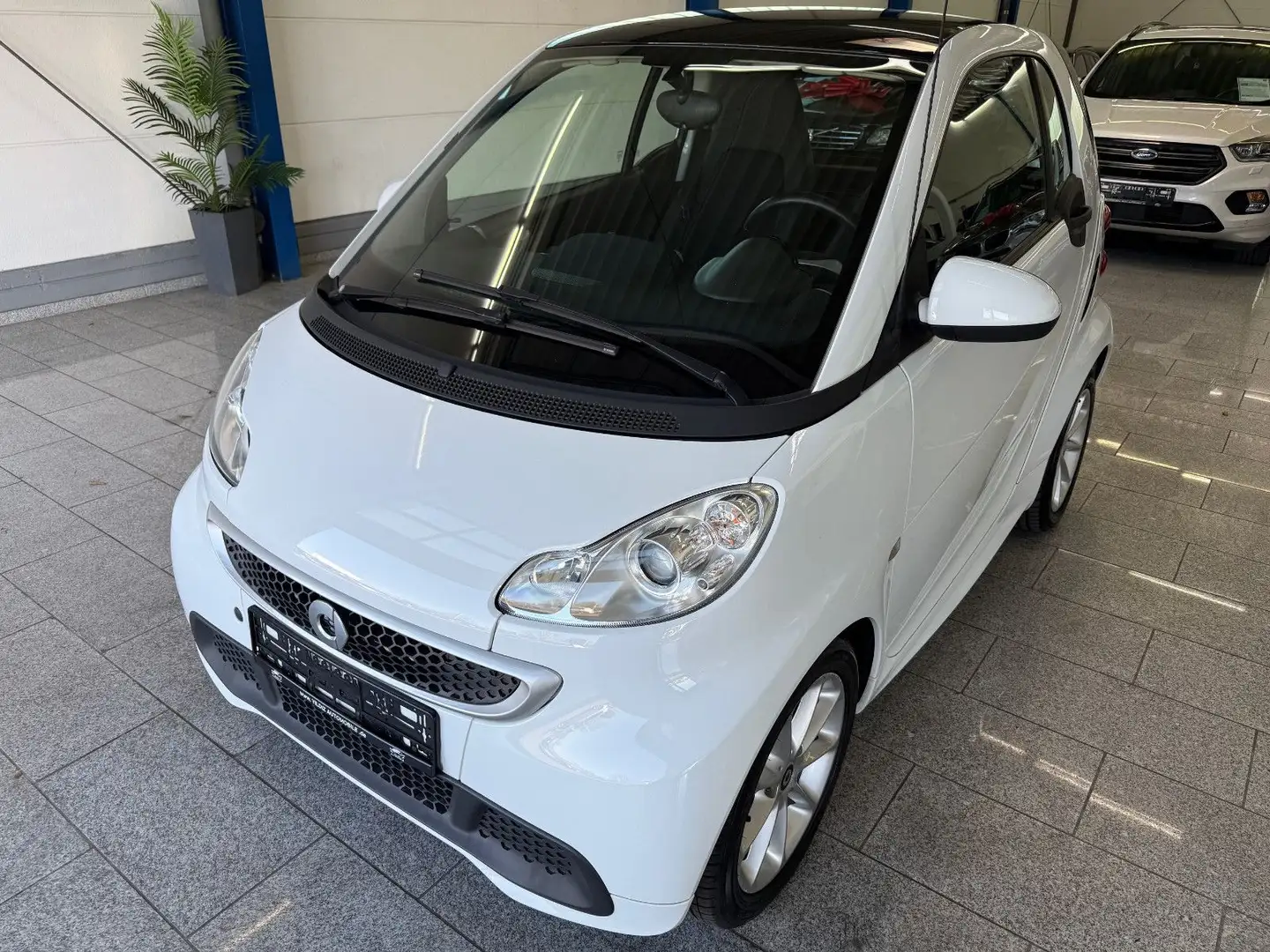 smart forTwo *AUTOMATIK*PANO*NAVI*SHZ*SERVO*PASSION*EU5 Weiß - 2