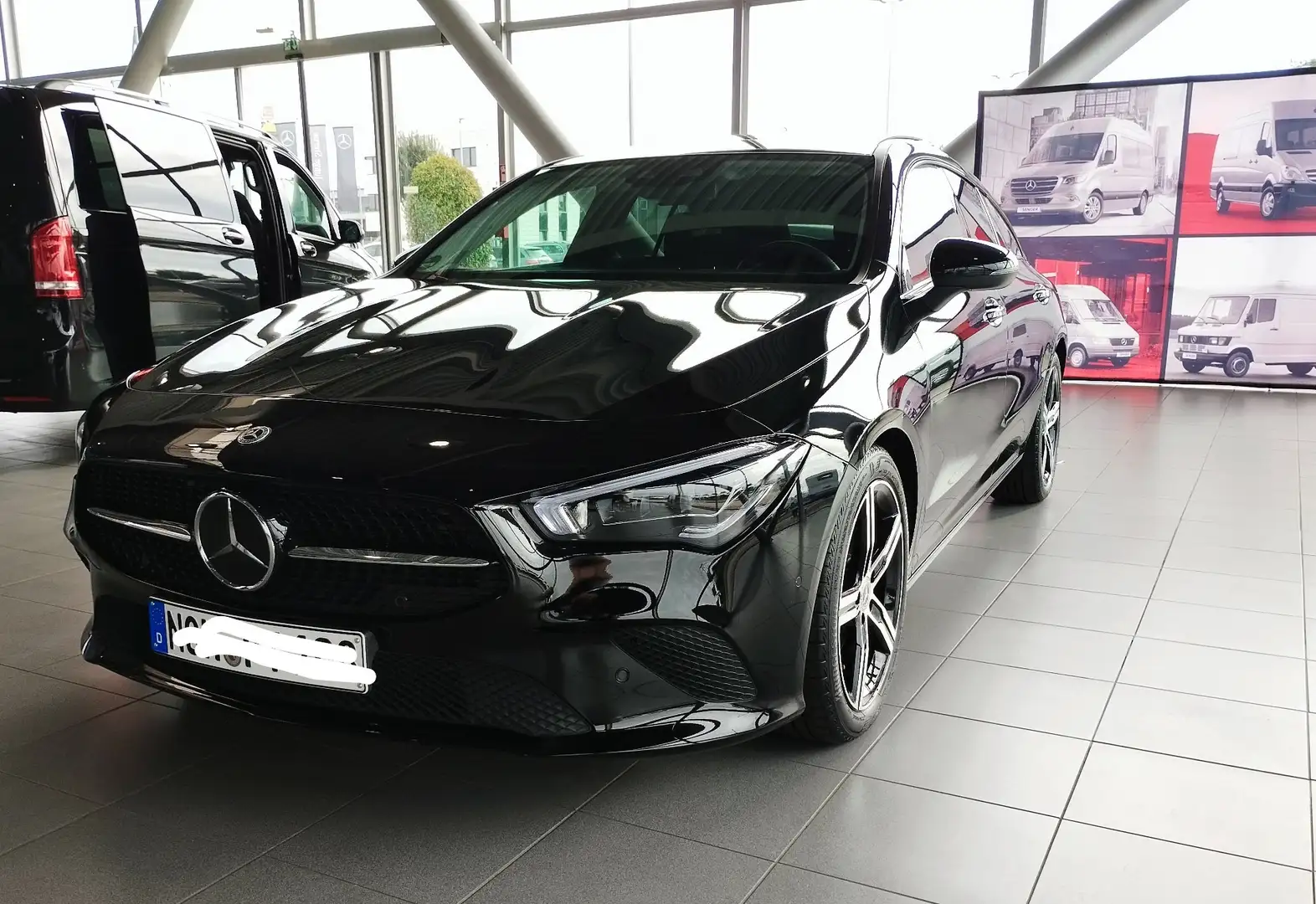 Mercedes-Benz CLA 200 CLA Shooting Brake Shooting Brake 7G-DCT Schwarz - 1