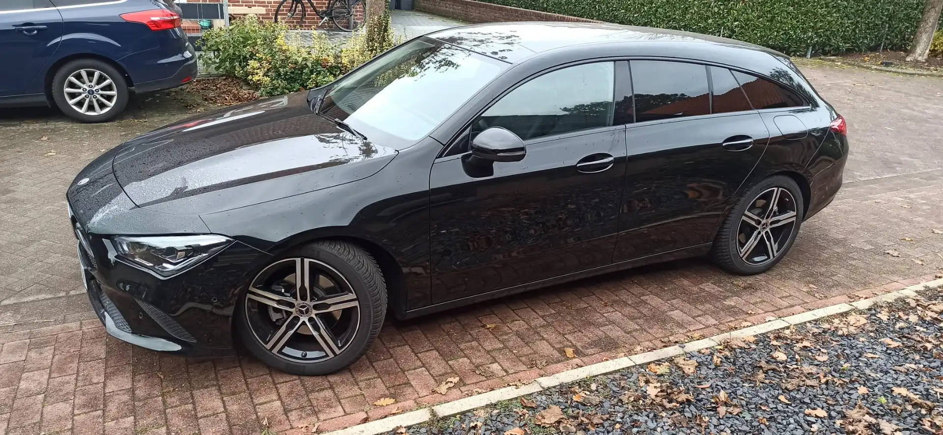 Mercedes-Benz CLA 200 CLA Shooting Brake Shooting Brake 7G-DCT Schwarz - 2