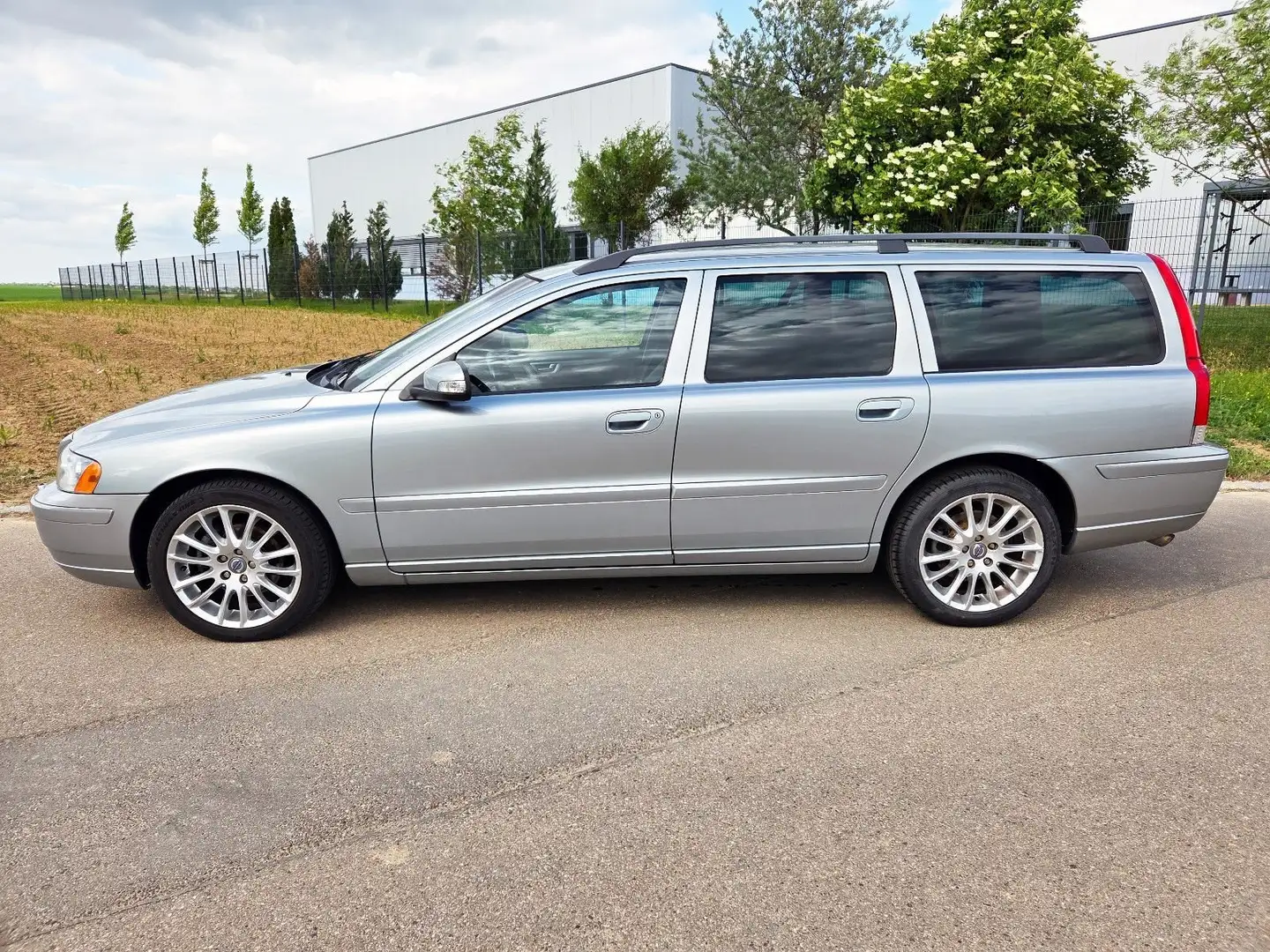 Volvo V70 V70 EDITION SPORT 2.4D Silber - 1
