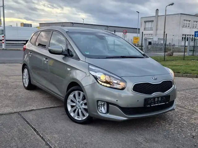 Kia Carens UEFA Euro-Edition Navi Kamera LED