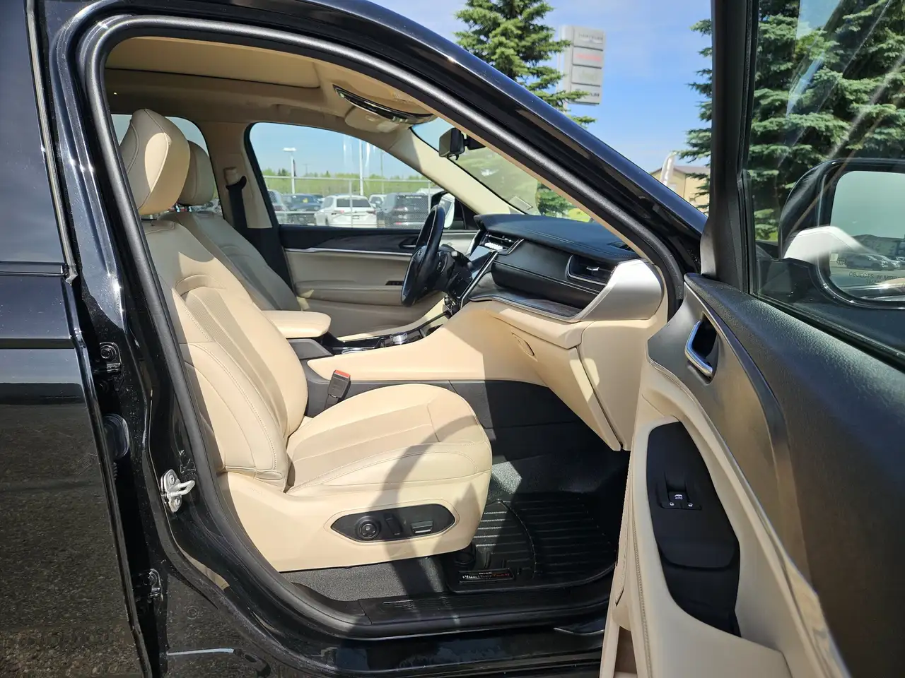 Jeep Grand Cherokee photo Jeep Grand Cherokee
