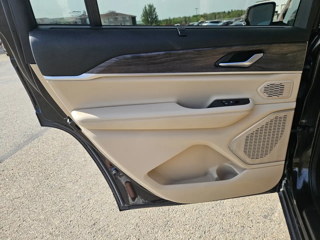 Jeep Grand Cherokee photo Jeep Grand Cherokee