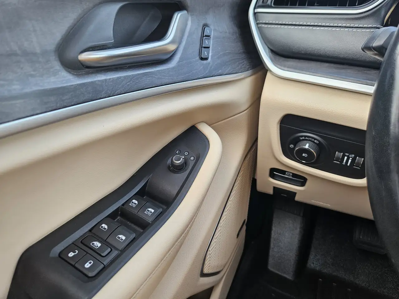 Jeep Grand Cherokee photo Jeep Grand Cherokee