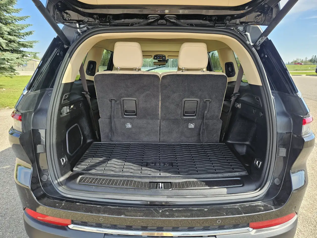 Jeep Grand Cherokee photo Jeep Grand Cherokee