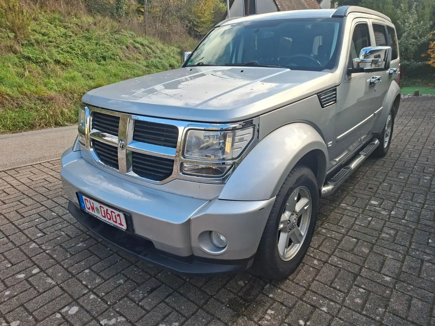 Dodge Nitro SXT Silber - 2