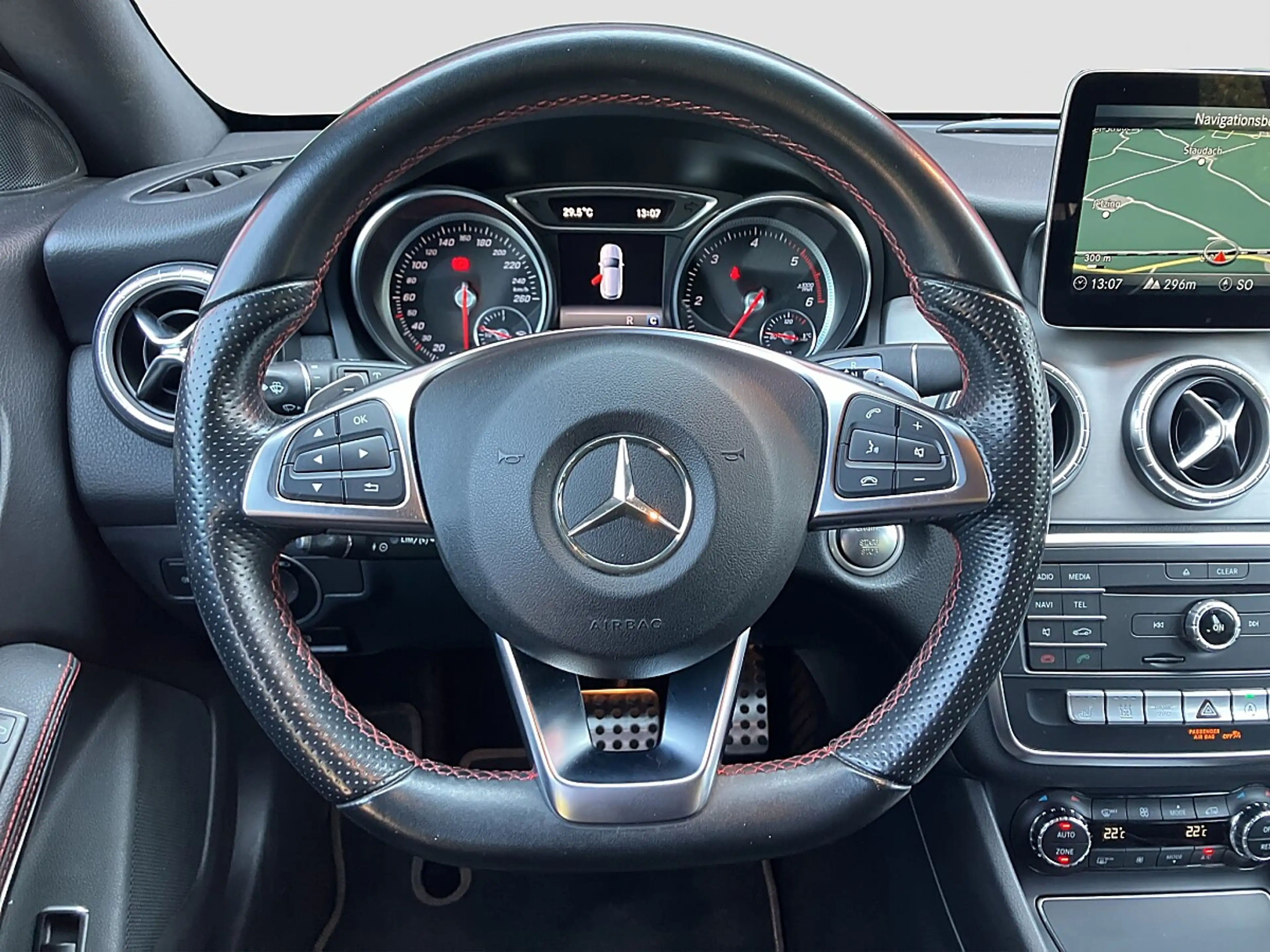 Mercedes-Benz CLA 220 CDI Shooting Brake AMG Line Erstbesitz/Serviceg... — photo 9