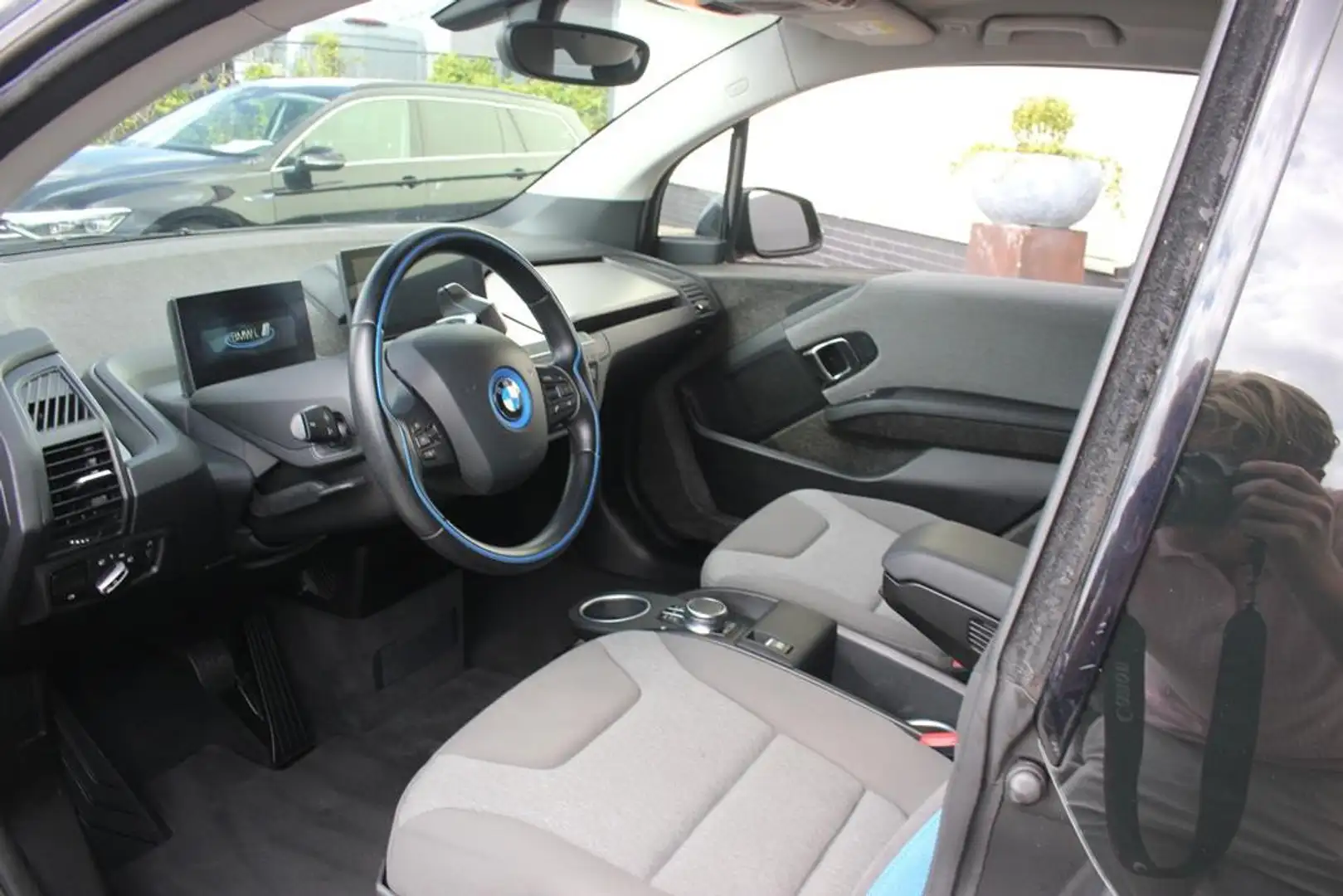 BMW i3 Basis 94Ah 33 kWh | DAB+ | Navigatie professional Zwart - 2