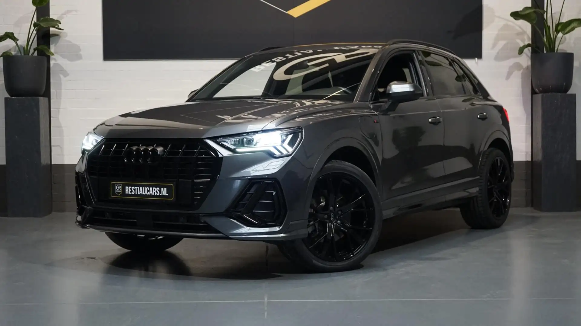 Audi Q3 45 TFSIe 3x S-Line BLACK OPTIK AUTOMAAT-20 INCH-AC Gris - 1
