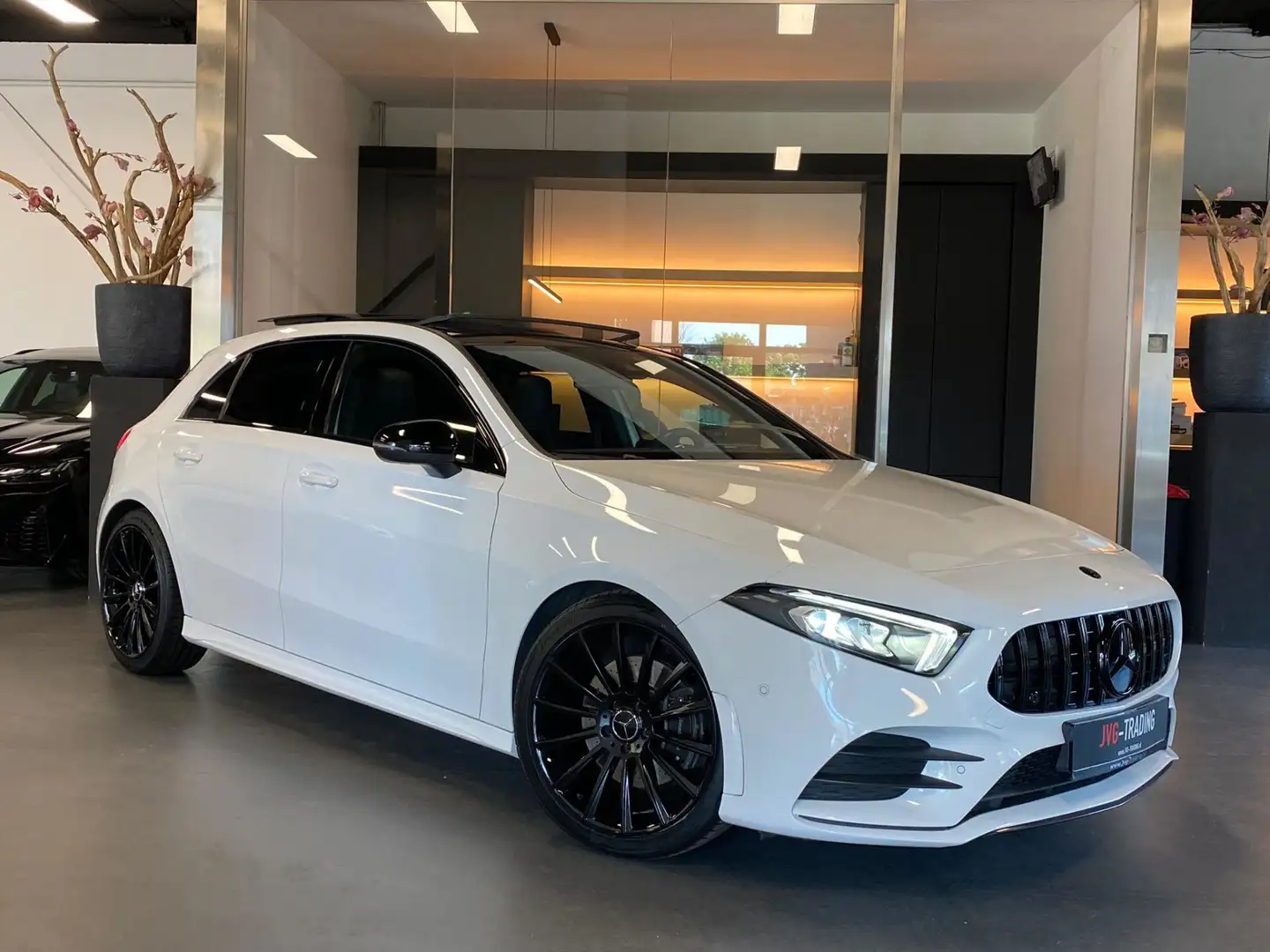 Mercedes-Benz A 220 Amg night Pano ''A35 package" Sfeerverl. Camera Zwart - 2