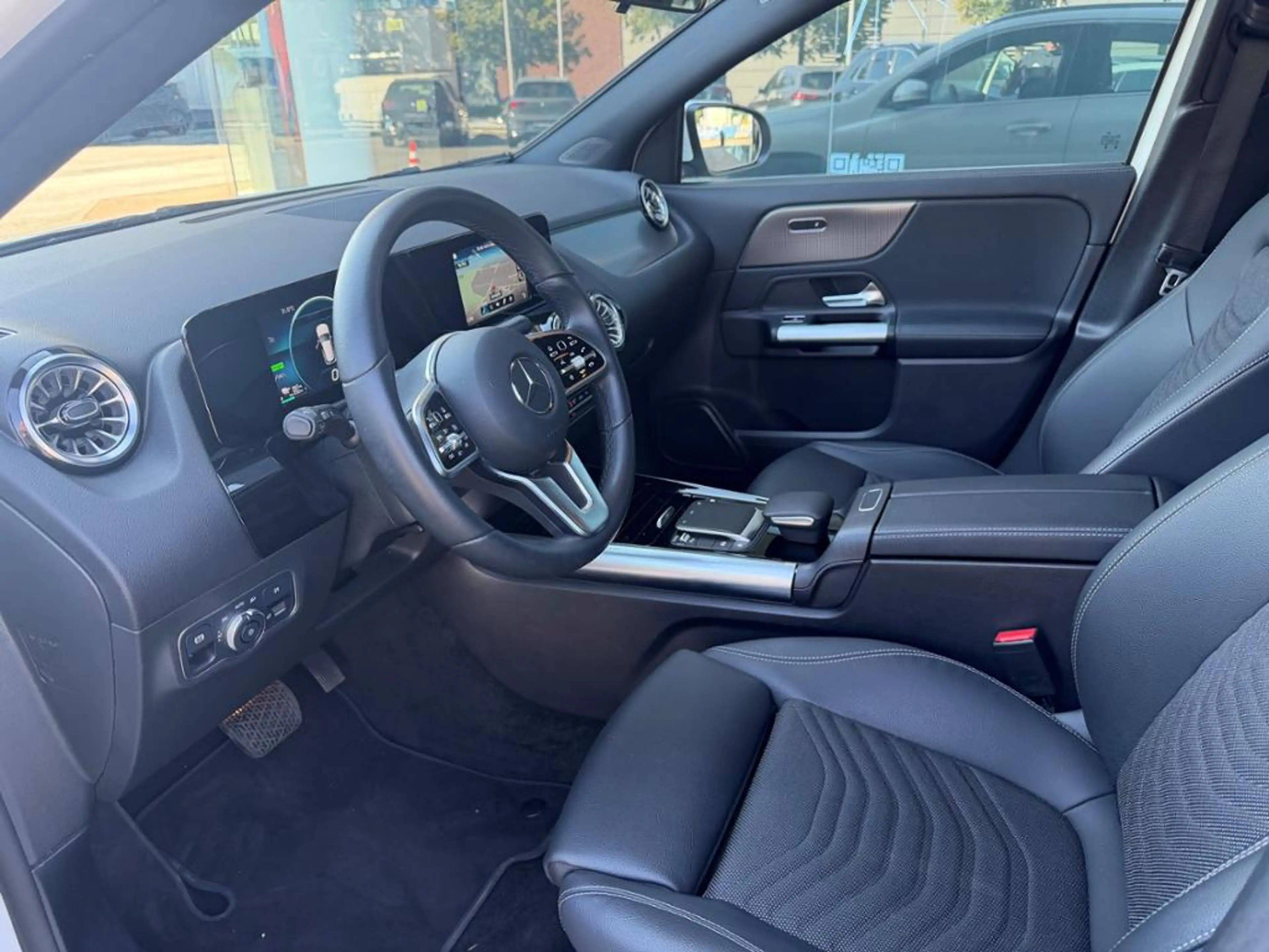 Mercedes-Benz EQA 250 MBUX+Progressive+Ambiente+CarPlay+KAMERA — photo 3