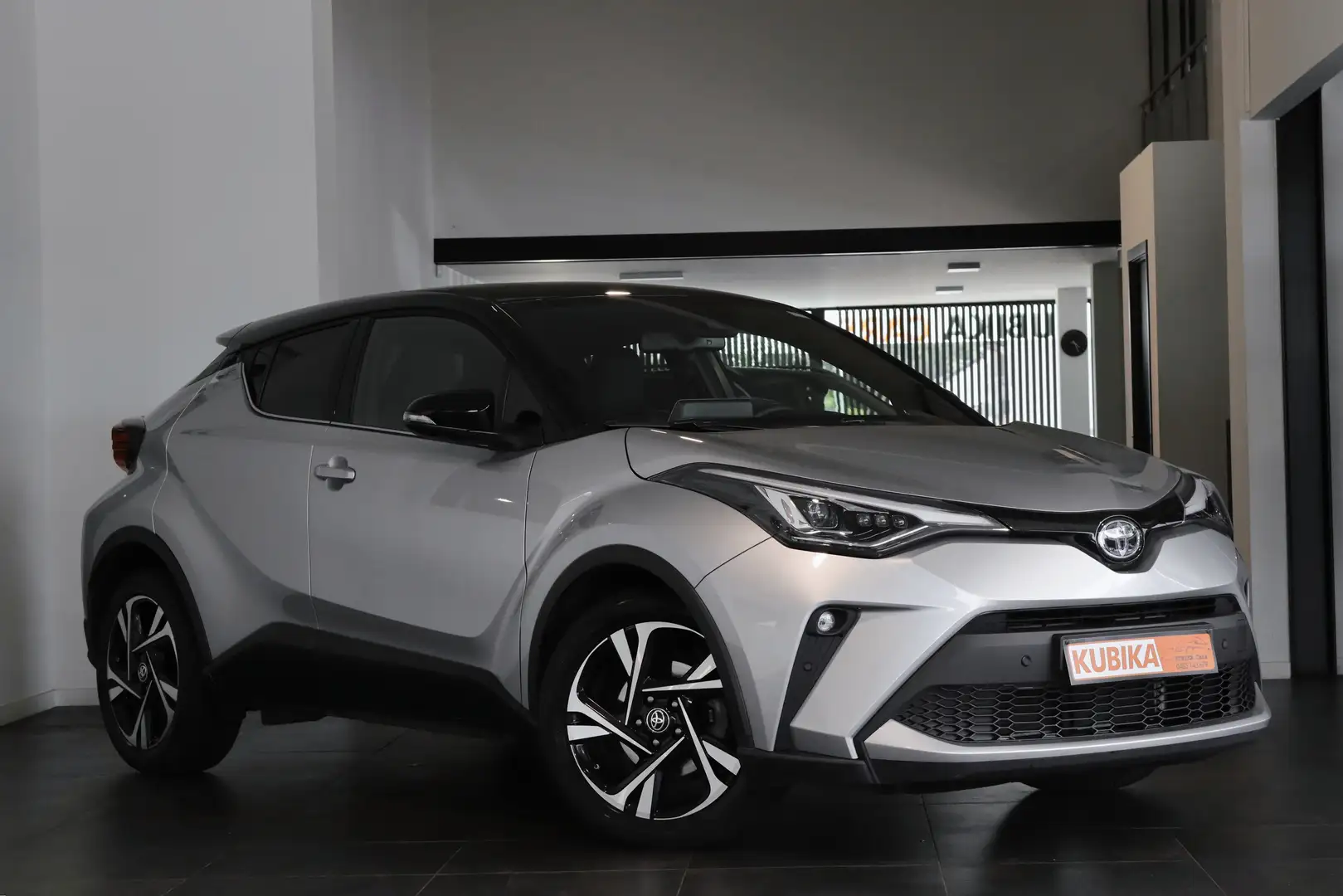 Toyota C-HR Hybrid 1.8i VVT-i  Keyless Navi DodeH Garantie* Zilver - 2